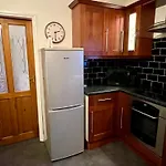 Housefield Stay, Room 1