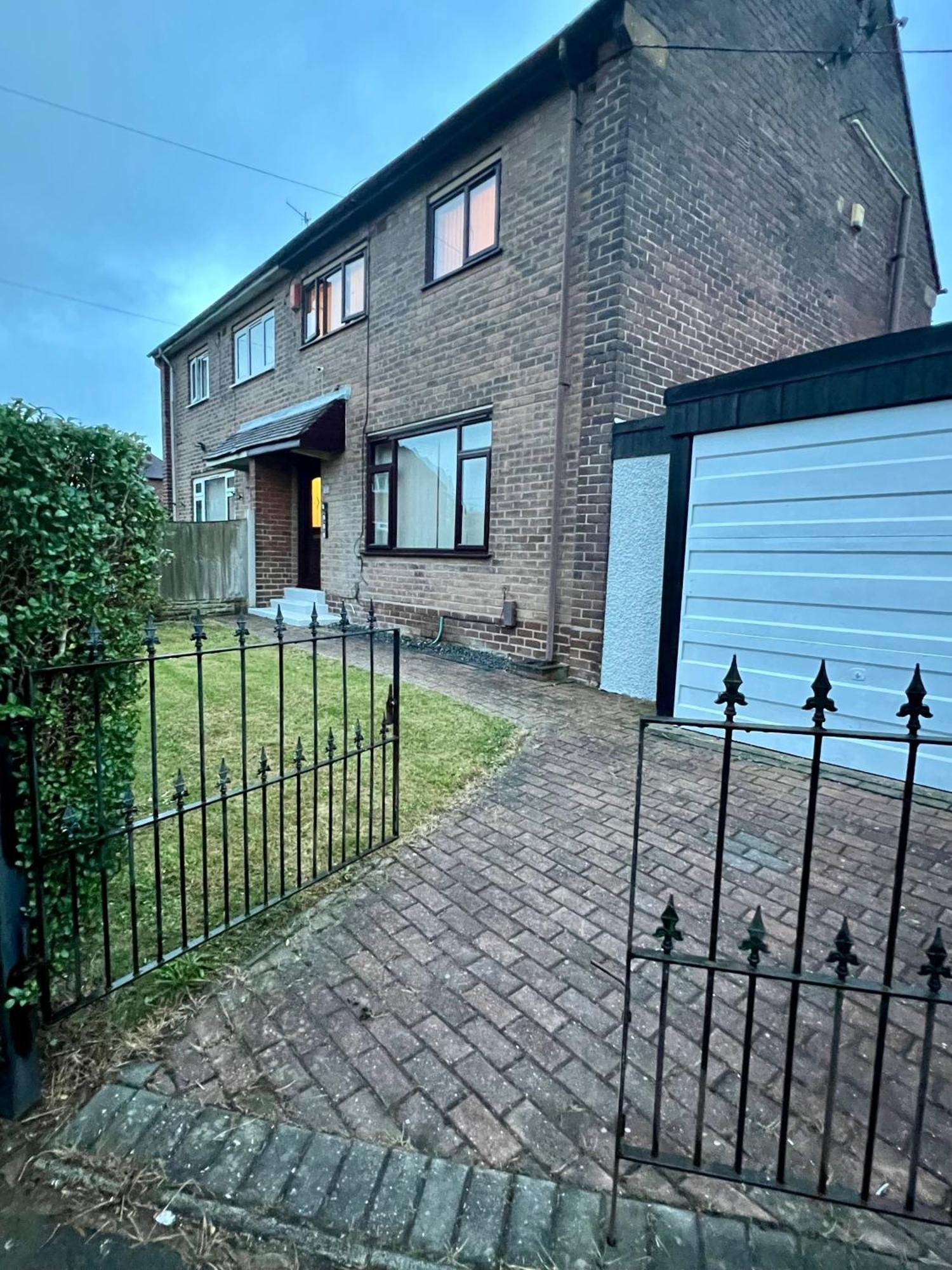 Housefield Stay, 1 *